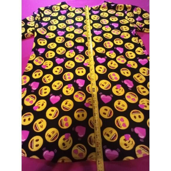Emoji brand Ladies Velour Night Shirt - Size: Large (0644) - Picture 7 of 8